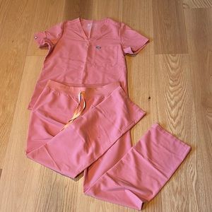 Figs set medium Catarina top with medium tall livingston bottoms